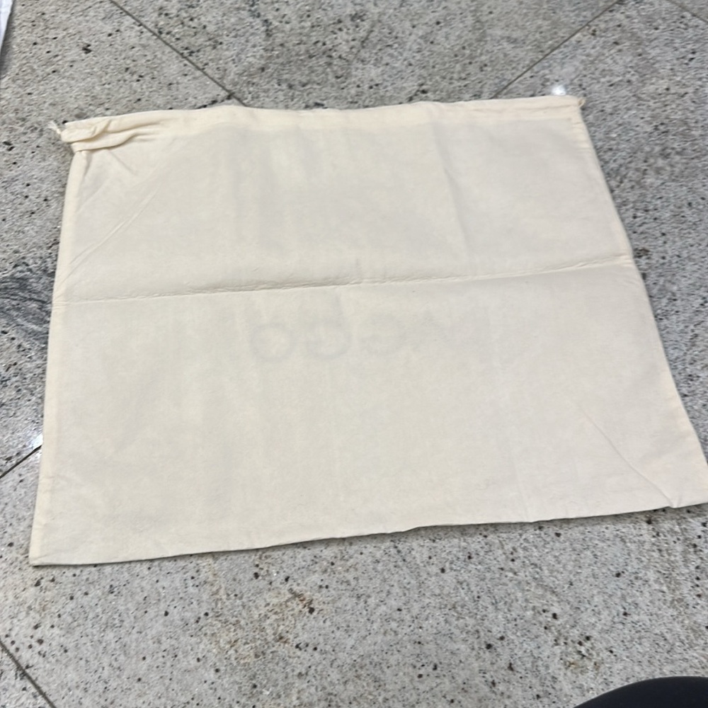 Laggo Cream Dust Bag View 2
